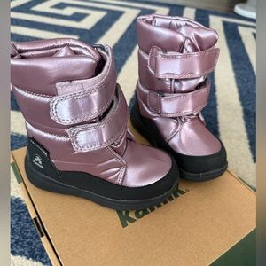 Kamik snow boots, toddler size 9, EU 26, UK 8.5
Rose color , new